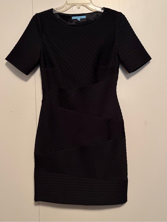 ANTONIO MELANI Dresses & Skirts - ANTONIO MELANI Black Textured Short Sleeve Sheath Dress